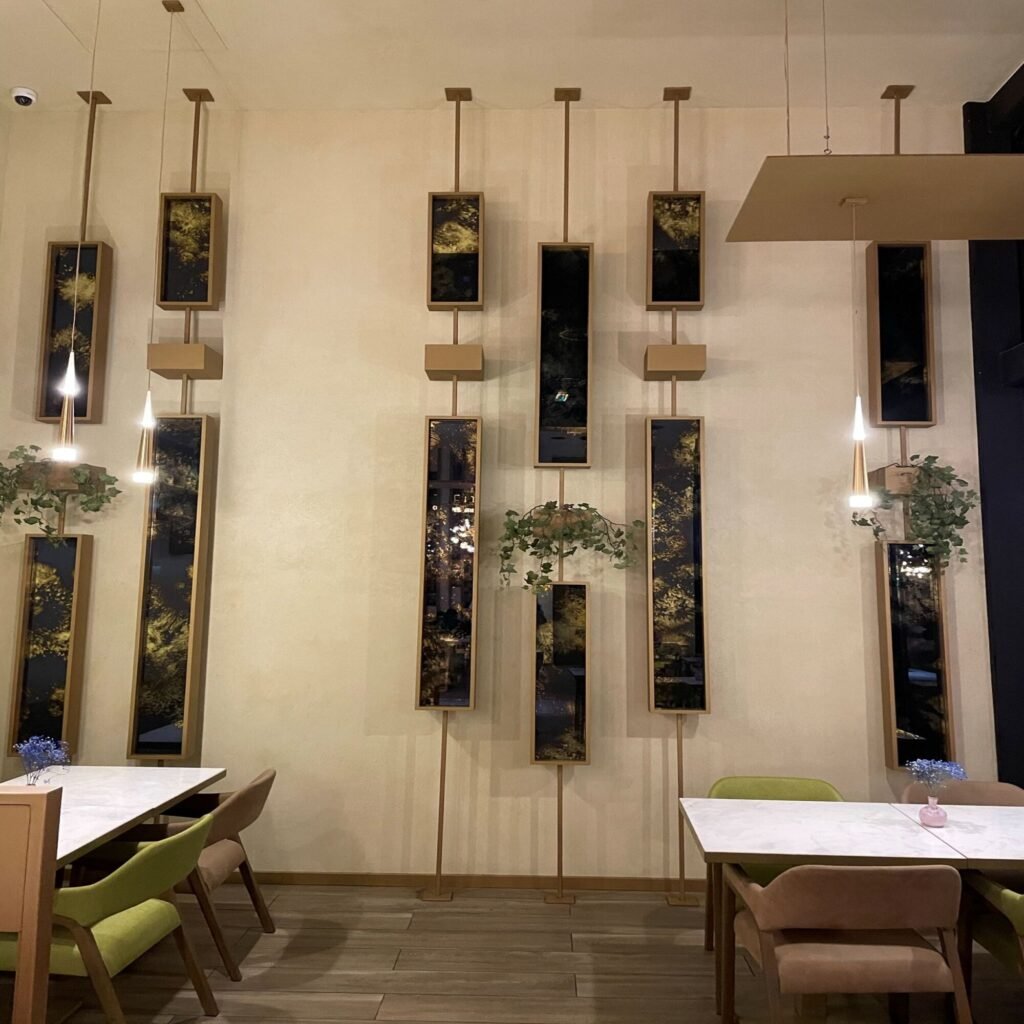 Antic_Glass_Features_2000x2000