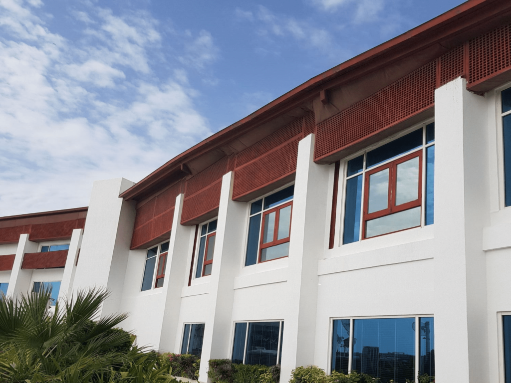 Dubai_Marine_Beach_Resort_-_Jumairah_2000x1500_optimized