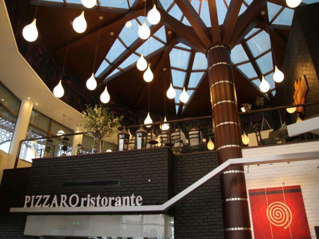 Pizzaro_restaurant_-_Al_Majaz_Water_Front_2000x1300_2000x1500